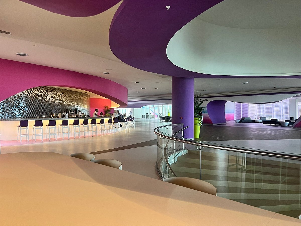 INTERIOR 1